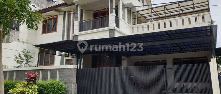 Disewakan/Dijual Rumah Modern Semi Furnished Setiabudi Regency 1