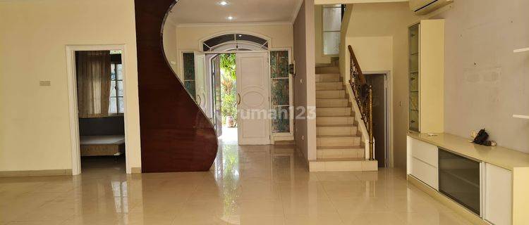 Rumah di PIk Ukuran 8 x 17 Semi Furnished 1