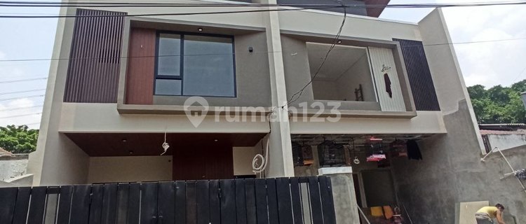 Rumah Minimalis Mewah Modern Dekat Tol Rawamangun Jakarta 1