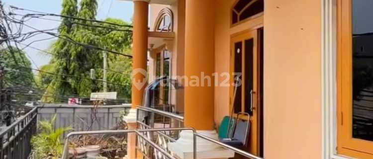 Nice Affordable Ready-to-Occupy Strategic House in Bukit Duri Near Tebet Station, South Jakarta 1