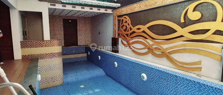 Rumah mewah kolam.renang harga di bawah njop di sayap kiara condong 1