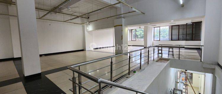 Ruang Usaha Gedung Bagus Buat Bank Dan Kantor  1