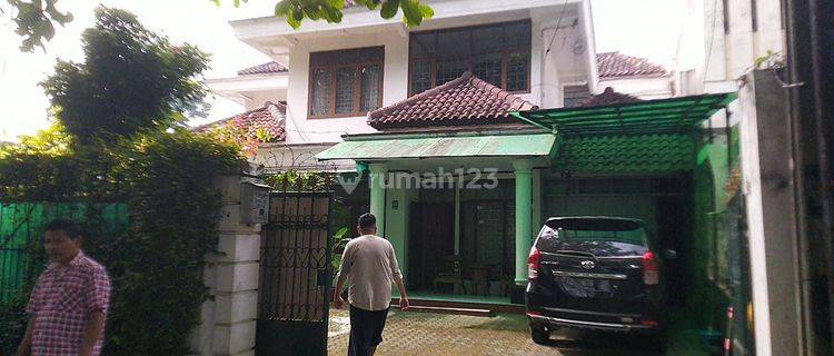 Rumah Jalan Cisadea Dekat Jln Supratman Bandung Dekat Gedung Sate, Depan Lap Pussenif Kota Bandung 1