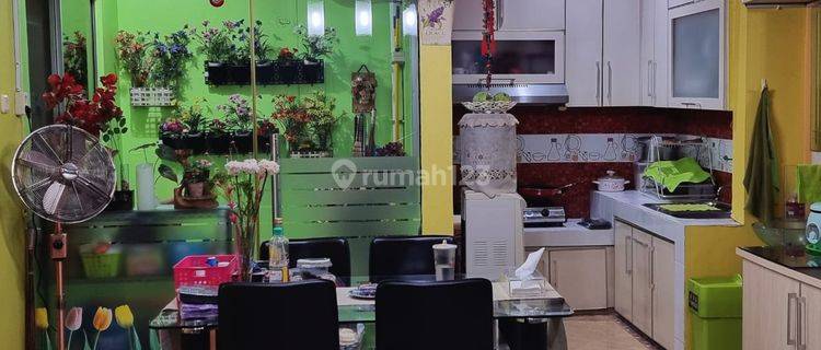 Dijual Rumah Nyaman Lokasi Strategis di Emerald Bintaro 1