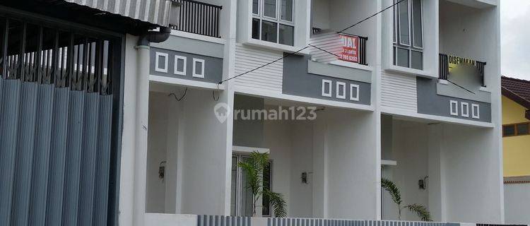 Townhome Baru di Tengah Kota, Aman, Bebas Banjir, SHM 1