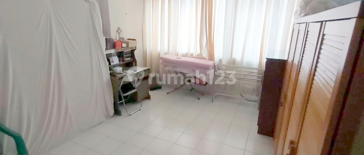 Ruko 4 Lantai, Jalan Depan Beton 1