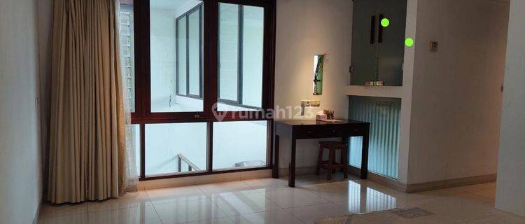 Rumah Artistic 2 Lantai Split Level Jual Cepat di Mega Kebon Jeruk Jakarta Barat  1