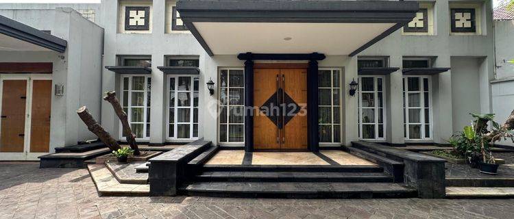 Rumah Mewah 2 Lantai Di Menteng Jakarta Pusat  1