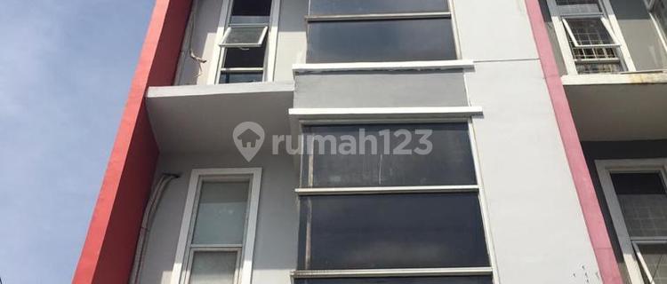 Shop House in Tanah Abang, Good Location 1