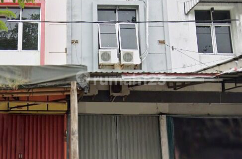 Roadside Shop House on Gajah Raya, East Semarang 1