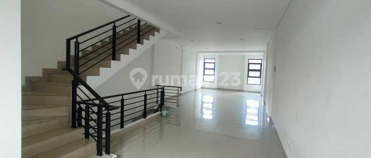 For Rent: Shop House on Main Road, Ready to Use in Batununggal 1