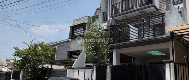 Rumah 4 Lantai Bagus di Palmerah Dekat Semanggi Sudirman Jakarta 1