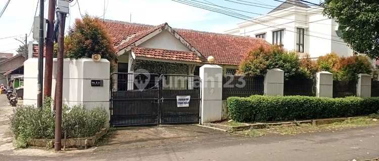 Cilandak Taman Wijaya Kusuma. House with Land Calculation and Park View. 1