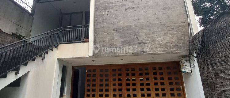 Disewakan Rumah Modern Minimalist Area Senopati 1