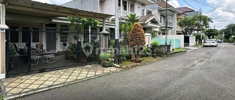 Pondok Indah ~ Land/Building Area 203/150 ~ Best Location 1