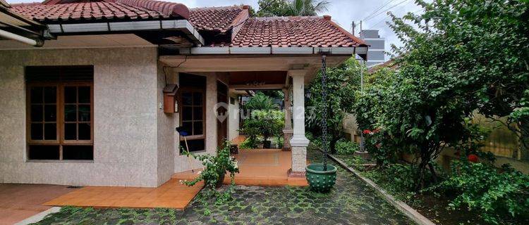 Rumah Hitung Tanah Luas 1225m2, di Utan Kayu, Matraman Jakarta Timur 1