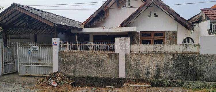 Dijual Rumah Hitung Tanah di Jatinegara, Jakarta Timur, Lt 228m2. 1