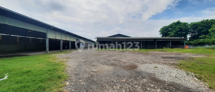 Leased Land in a Warehouse Complex Near the Port 1