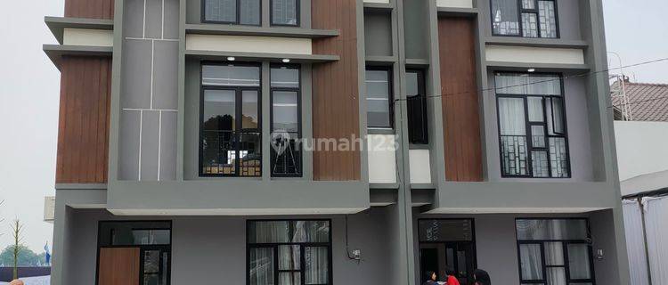 Rumah Mewah 3 Lantai Berlokasi Di Pamulang Dekat Ke BSD City 1