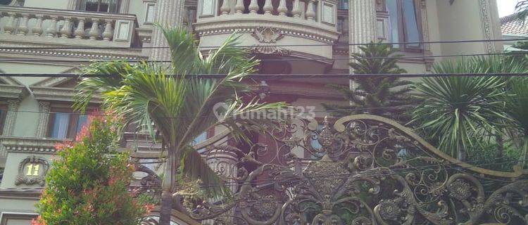 Rumah Mewah Pusat Kota Dekat Jl Tidar  1