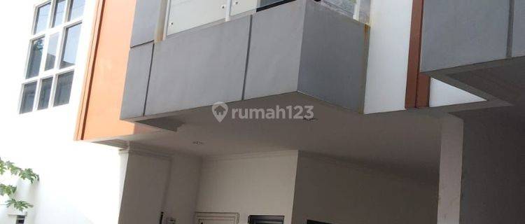 Dijual Rumah Minimalis Town House Cempaka Putih Jakarta Pusat 1