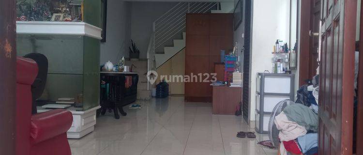 Rumah Besar di Taman Harapan Indah Jakarta Barat, Rapi, Strategis 1