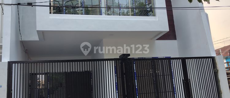 Di Jual Cepat Rumah Full Renov di Meruya Utara 1