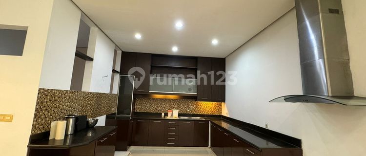 Sale of a 3-Story Minimalist House in Grisenda, North Jakarta 1