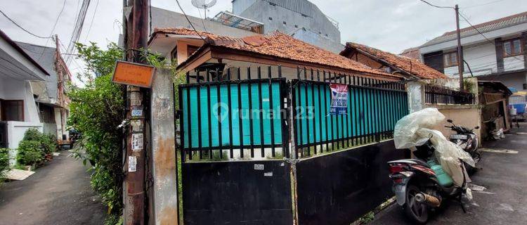 Rumah Strategis Bagus Untuk Rumah Kos Kosan di Tanjung Duren  1