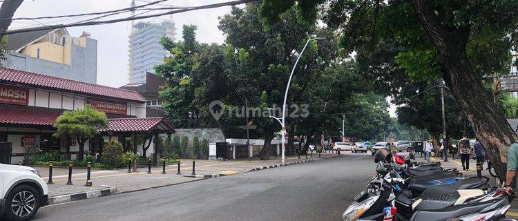 Showroom di Jalan Mahakam , Kebayoran Baru Jakarta Selatan  1