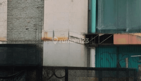 Ruko di Jalan Ciledug Raya, Kebayoran Lama - Jakarta Selatan 1