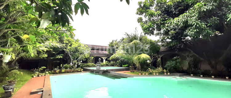 Rumah Villa di Ampera Kemang 1