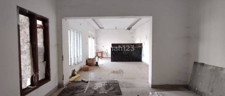 Dijual Cepat Rumah Modern Dg Kolam Renang Di Kota Tabanan  1