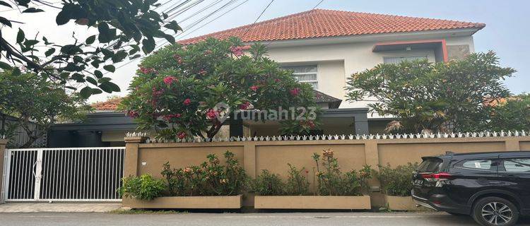 Rumah Besar Mewah Full Furnish Siap Huni Renon 1