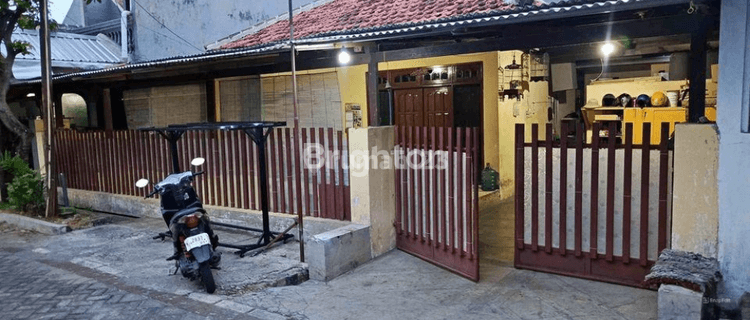 Rumah Bangunan Lama di Rungkut Barata Bebas Banjir 1