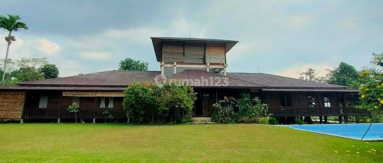 Villa Cantik Bagunan Full Kayu Besi Megamendung  1