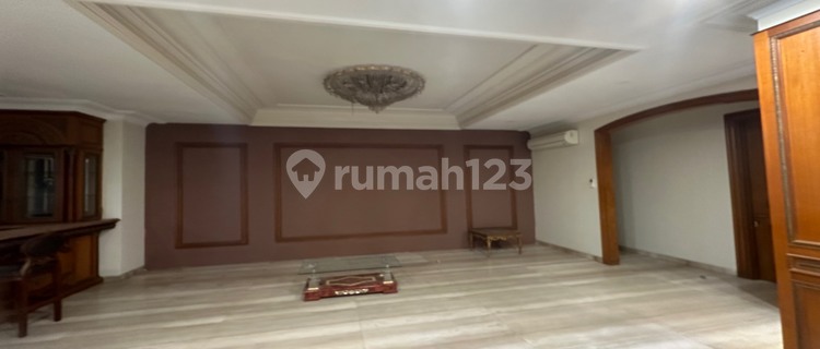 Disewakam rumah Di mega Kuningan 6 Kamar Tidur Rumah Bagus 1