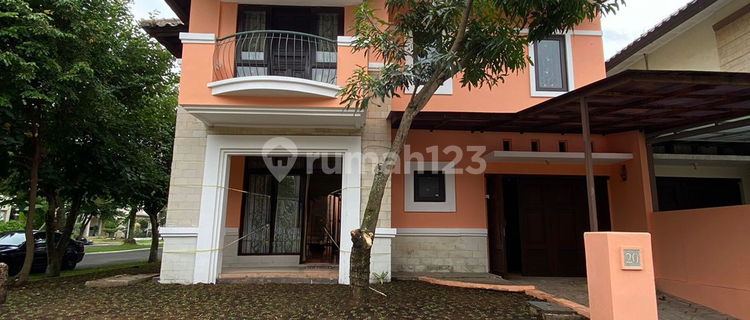 Rumah Posisi Hook di Wangsakerta Kota Baru Parahyangan 1