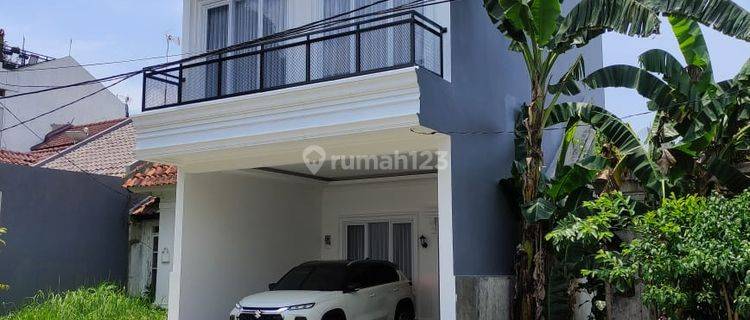 Dijual Rumah Dilengkapi Kolam Renang di Sentul City 1