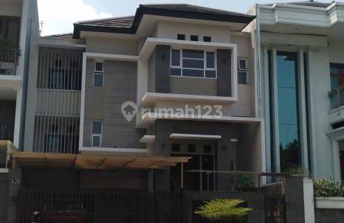 Rumah Mewah Luas300 Di Komplek Sayap Pasteur 3 Lantai 1