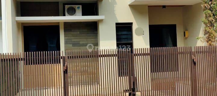 Rumah terawat minimalis di komplek pondok hijau setiabudi 1