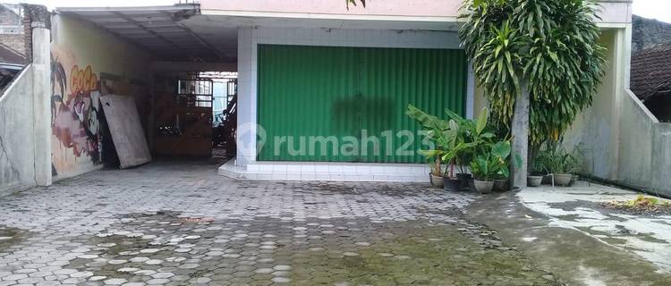 For Sale: Ready-to-Use Shop House Located on Hayam Wuruk Street, Central Purwodadi 1