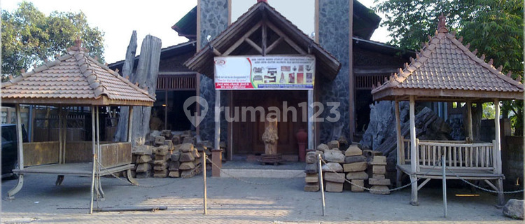Selling Shop House Showroom in Mulyoharjo Carving Center Jepara Near Town Square 1