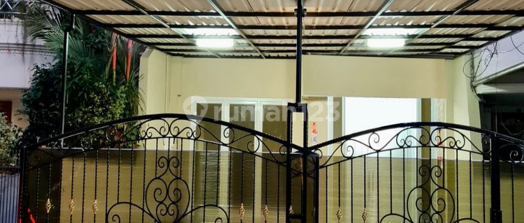 Dijual  Rumah 3 Lantai 5 Kamar Tidur Unfurnished Sudah Renovasi di Kelapa Gading 1