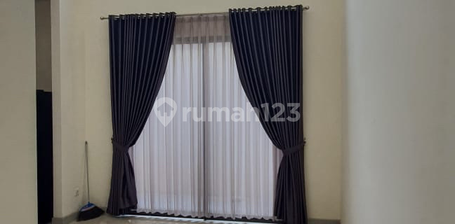 Dijual  Rumah Unfurnished 4 Kamar Tidur Di Cluster Maninjau, Cakung 1