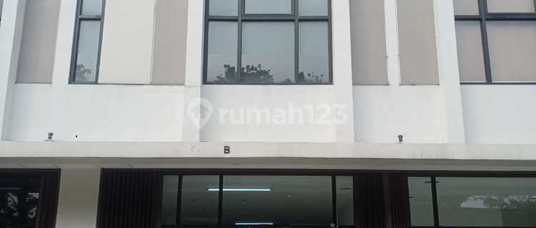 Shop House on Panjang Street, West Jakarta, Size 4.5x15m, 4.5 Floors, Strategic Location 1