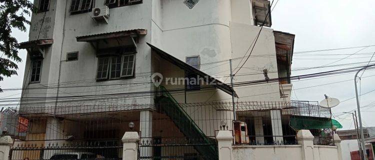 Rumah 3 Lantai SHM di Jl Pattimura, Surabaya 1