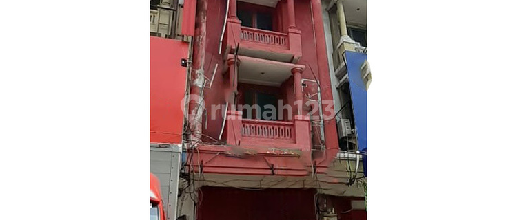 Shophouse on Diponegoro Main Road, Surabaya, 242 m, Good, Certified Title (SHM) 1