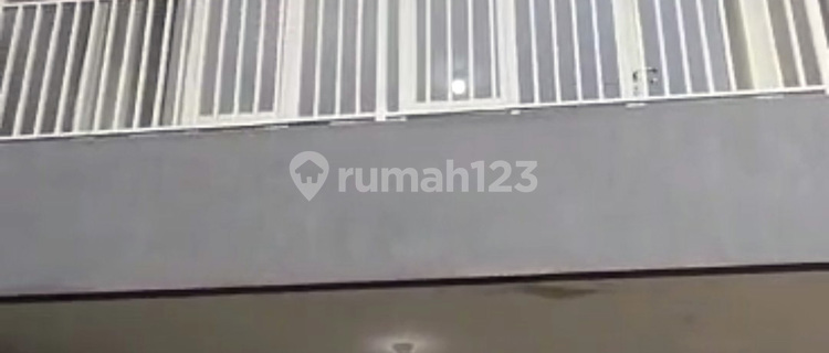 Good Quality Commercial House Ready for Business 250 m2 Freehold Title Graha, Surabaya 1