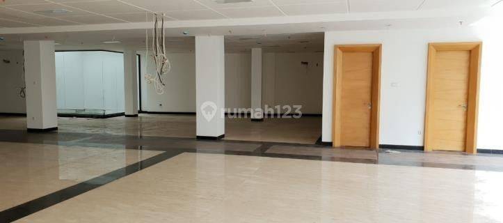 Gedung siap pakai tipe minimalis ada lift dan parkir besar 1